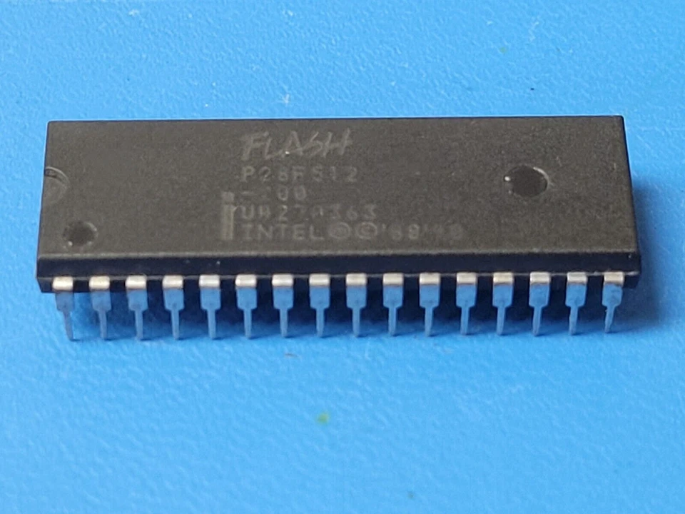 (1 PC) P28F512-200 INTEL Flash, 64KX8, 200ns, PDIP32 - Image 1 of 1