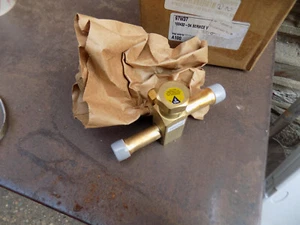 Servicio de válvula Lennox 97W37 100432-04 NUNCA USADO - Imagen 1 de 2