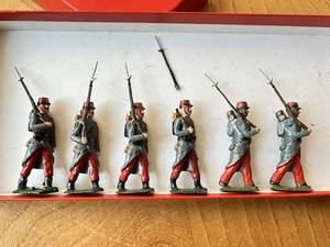 Britains Toy Soldiers French Made. French Infantry Set 141 Original Paint - Picture 1 of 17