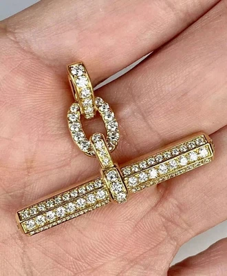 Colgante Lexington de diamantes redondos creados en laboratorio de 1,50 quilates enchapado en oro amarillo de 14 quilates para hombre Foto 1 de 4