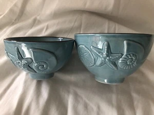 Set aus 2 dekorativen verschiedenen Größen blau Muschel Thema Schalen - 5x3" & 6x4" Durchmesser - Bild 1 von 9