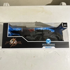 NEW SEALED MCFARLANE DC MULTIVERSE BATMAN(AFFLECK) BATCYCLE 2023 FLASH MOVIE - Picture 1 of 8