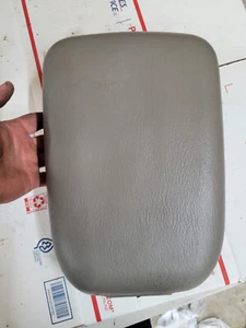 Front Center Console Lid Armrest Only Fits 1999-2004 Grand Cherokee - Picture 1 of 3