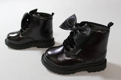 Botines con cordones con detalle de lazo Carter's para niñas pequeñas AC2 negros EE. UU.:6 UE:22  Foto 1 de 4