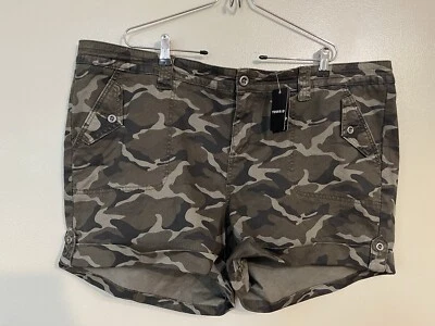 Torrid Womens Plus Green Camo Print Roll Hem Stretch Denim Shorts Sz 26 NWT - Image 1 of 4