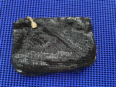 De colección. Bolso sin asas metálico Whiting & Davis Chain Mail - negro Foto 1 de 4