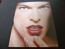 MILLA JOVOVICH signed Autogramm signiert auf 20x25 cm Zeitungsfoto InPerson LOOK