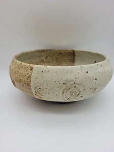 Studio Art Pottery Console Bowl Two Tone Brown Speckled Embossed Swirl Design - Foto 1 di 17