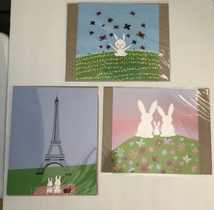 Lotto di 3 poster diversi stampa coniglietto torre Eiffel, farfalle e famiglia - Foto 1 di 4