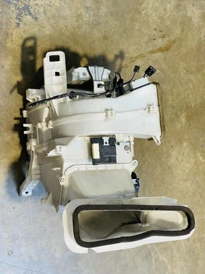 TOYOTA PRIUS ZVW20 2003-2009 HEATER MATRIX COMPLETE 87010-47080 - Image 1 of 4