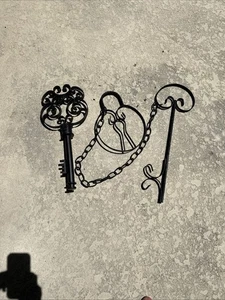 Vintage Oversized Lock And Key 1950-60’s Wrought Iron And A Single Key Too. - Picture 1 of 10