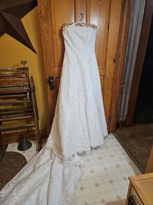 Michaelangelo Wedding Dress Size 8 Strapless - Image 1 of 4