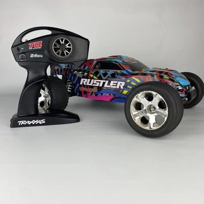 Vintage Traxxas Rustler KA2246-R00 RC Car with Top Qualifier Remote & Body - Image 1 of 4