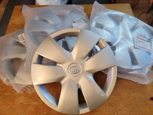 1 NEW OEM Toyota Yaris 42602-52260 Wheel Cap Hubcap 2006 2007 2008 - Picture 1 of 5