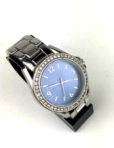 Reloj para mujer Chicos plateado bisel con gemas esfera azul - batería nueva - funcionando - Imagen 1 de 3