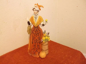 AVON PORCELEIN "MRS ALBEE" FIGURINE .PRESIDENT'S AWARDS 1991 in a SATIN FINISH - Picture 1 of 6