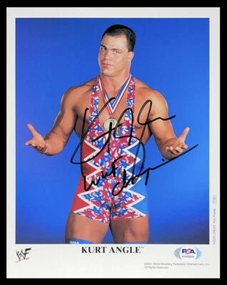 FOTO PROMOCIONAL 8X10 AUTOGRAFADA À MÃO WWE KURT ANGLE P-660 COM CERTIFICADO DE AUTENTICIDADE PSA 8 - Imagem 1 de 3