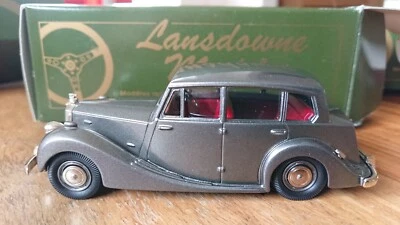 Lansdowne models LDM8 Brooklin Models 1954 Triumph Renown Saloon Silver Grey - Image 1 of 4