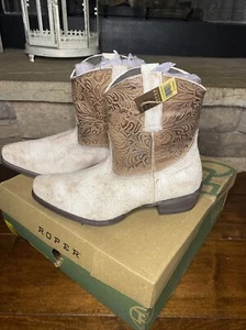 Roper Dusty Embossed Snip Toe Booties Womens Beige Casual Boots 09-021-0980-2907 - Picture 1 of 6