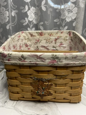 Longaberger Basket with liner and divider 2003 Cover