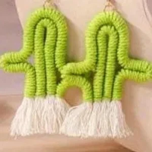 Green Cactus crochet Earrings crochet dangly earrings OOAK brand new - Picture 1 of 1