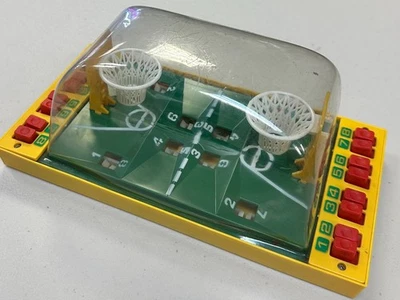 Juego de baloncesto vintage Playwell con cúpula de mesa - amarillo/verde Foto 1 de 4