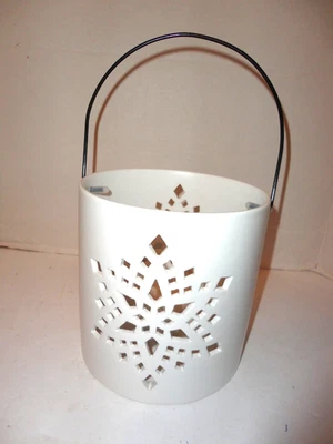 Linterna de copo de nieve crema de cerámica con mango ~ luz de té - 6 1/2 pulgadas de alto Foto 1 de 4