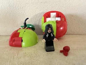 Disney Villians Icons Lego Apple &Evil Queen in Disguise Old Hag minifig 43227 - Picture 1 of 6