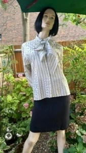 LADIES VINTAGE BLACK PENCIL SKIRT LINED BACK SPLIT VIYELLA PETITES SIZE 10 WOOL - Picture 1 of 12