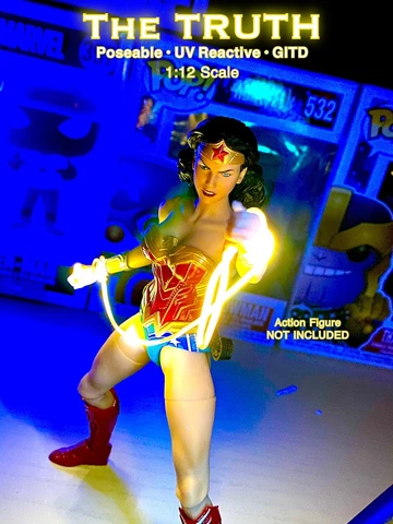 MEZCO Wonder Woman Custom Lasso Of Truth 1/12 Scale Posable/UV Reactive/GITD Cover