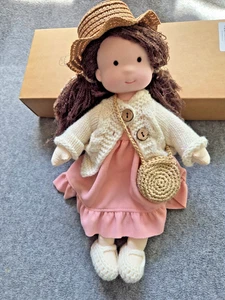Muñeca niña Evgeniya Elizarova hecha a mano de tela de 11" con suéter y cartera de ganchillo - Imagen 1 de 5