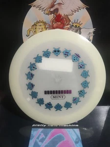 Emotigoats Mint Discs Goat Nocturnal Glow White/Gold Reflective 172g Frisbee! - Picture 1 of 3