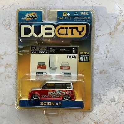 Jada Toys Dub City Scion xB escala 1:64 con tarjeta coleccionable roja con graffiti DUB 094 Foto 1 de 4