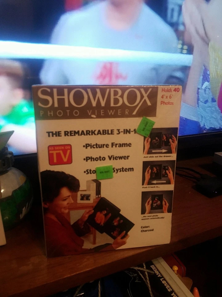 - SHOWBOX Photo Viewer as Seen on TV Holds 40 Photos Picture FRAM Storage SY