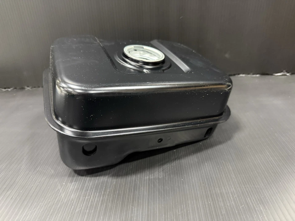 NEW OEM Subaru Robin 277-60102-11 Fuel Tank 14829 - Image 1 of 4