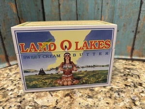 Caja de archivo de recetas de metal Land O Lakes + algunas tarjetas de recetas y tarjetas divisorias LEER - Imagen 1 de 7