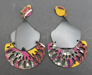 Vintage Mod Drop Dangle Clip Earrings Black Lucite Cloth Pink & Yellow - Picture 1 of 4