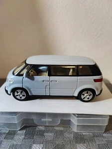 WELLY Modellauto Nr. 2330 VW Volkswagen Micro Bus 2001 Metall Rückzugsmotor - Bild 1 von 7