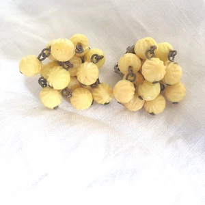 Vintage 60s Clip On Earrings Mod Lemon Ball Clusters Retro - Picture 1 of 7