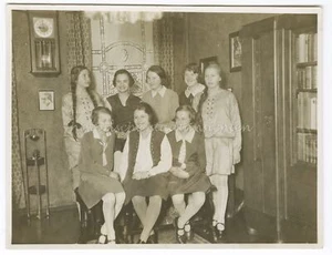 Mädchen Geburtstagsfeier um 21:00 Uhr - Goethe-Portrait - Altes Foto 1920er - Picture 1 of 2