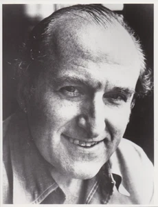 1985 Press Photo Ghost Hunter and Author Hans Holzer - Picture 1 of 2