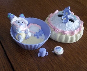 Vintage Kidsview TBG coniglietti da tè bambino lilla coccole cupcake - EXC - Foto 1 di 8