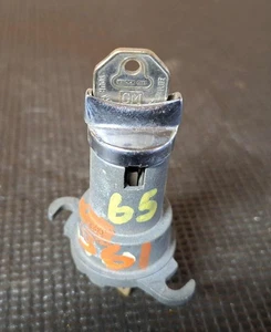 1965 Chevy GM Delco Ignition Switch Tumbler w/ Key 561 - Picture 1 of 4