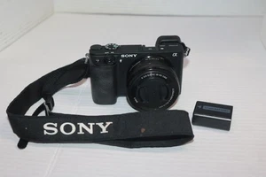 Fotocamera mirrorless Sony Alpha a6400 con obiettivo 16-50 mm - Foto 1 di 10