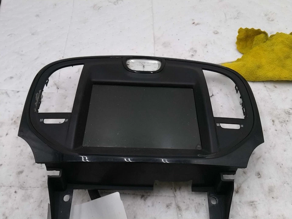 Pantalla de infoentretenimiento usada se adapta a: pantalla Chrysler 300 2014 8,4`` grado A Foto 1 de 4