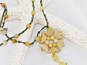 Vintage gelbe Jade Perlen Blume Anhänger Halskette Quaste grün Seide Seil hübsch - Bild 1 von 4
