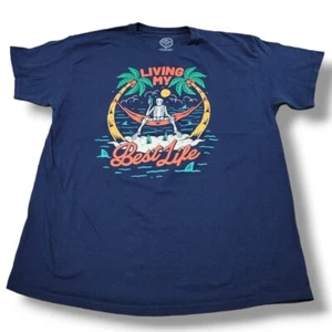 Camisa DOM It's About The Art Talla XXL "Living My Best Life" Camiseta Gráfica Esqueleto - Imagen 1 de 5