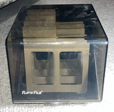 Caja de almacenamiento de disquete Flip 'N' File 5,25" IBM Apple Atari ¡SIN GRIETAS/CHIPS! Foto 1 de 4