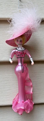Soffieria De Carlini Hand Blown Victorian Feather Lady in Pink Glass Ornament - Image 1 of 4