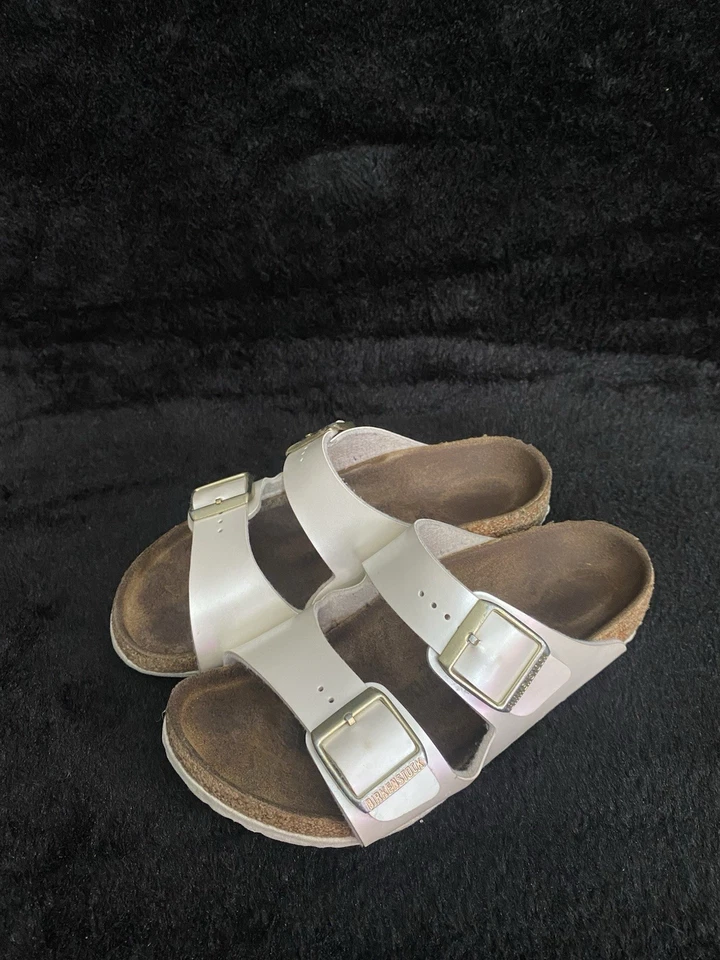 Sandalias Birkenstock Arizona Split Birko-Flor blancas/doradas juveniles talla US 2 EU 33 Foto 1 de 4